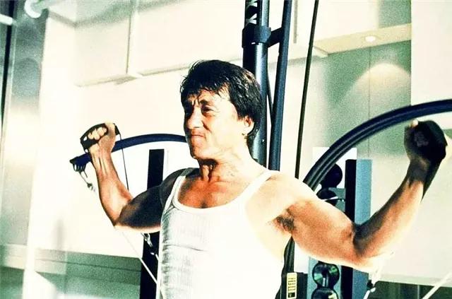 1995年成龙对周星驰反败为胜,成龙周星驰比赛视频