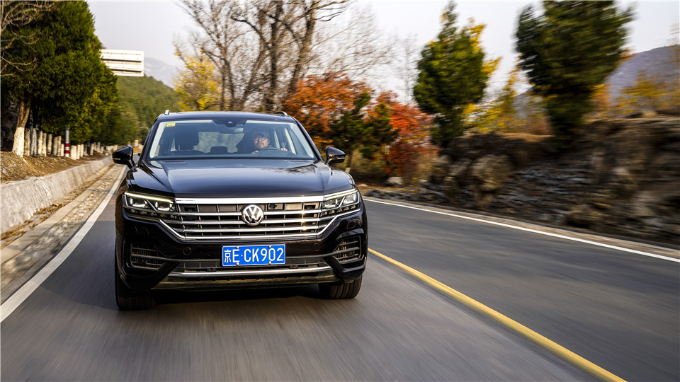 全新一代途锐对比全新一代宝马,全新大众途锐