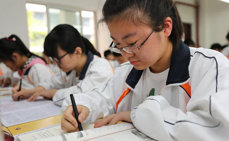 专科小清华是哪所学校毕业的,专科里的小清华考多少分就能报