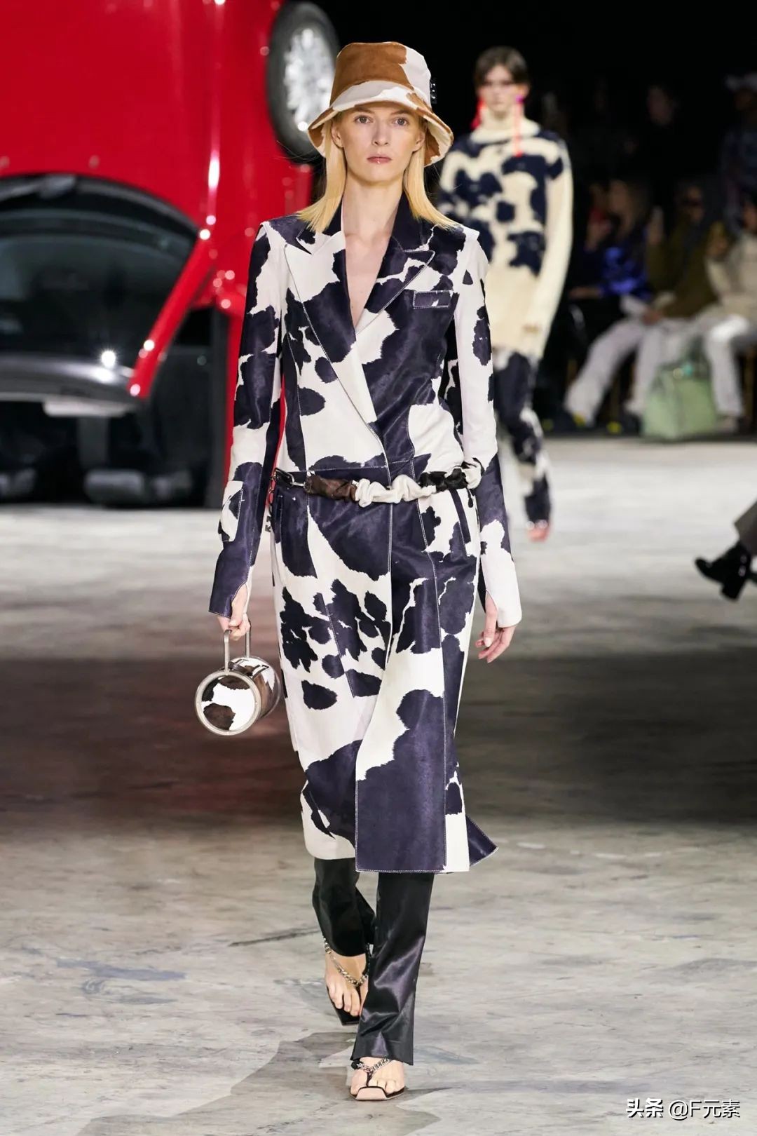 Off-White牵手“始祖鸟”,Hadid姐妹助阵,这场秀需要看一看