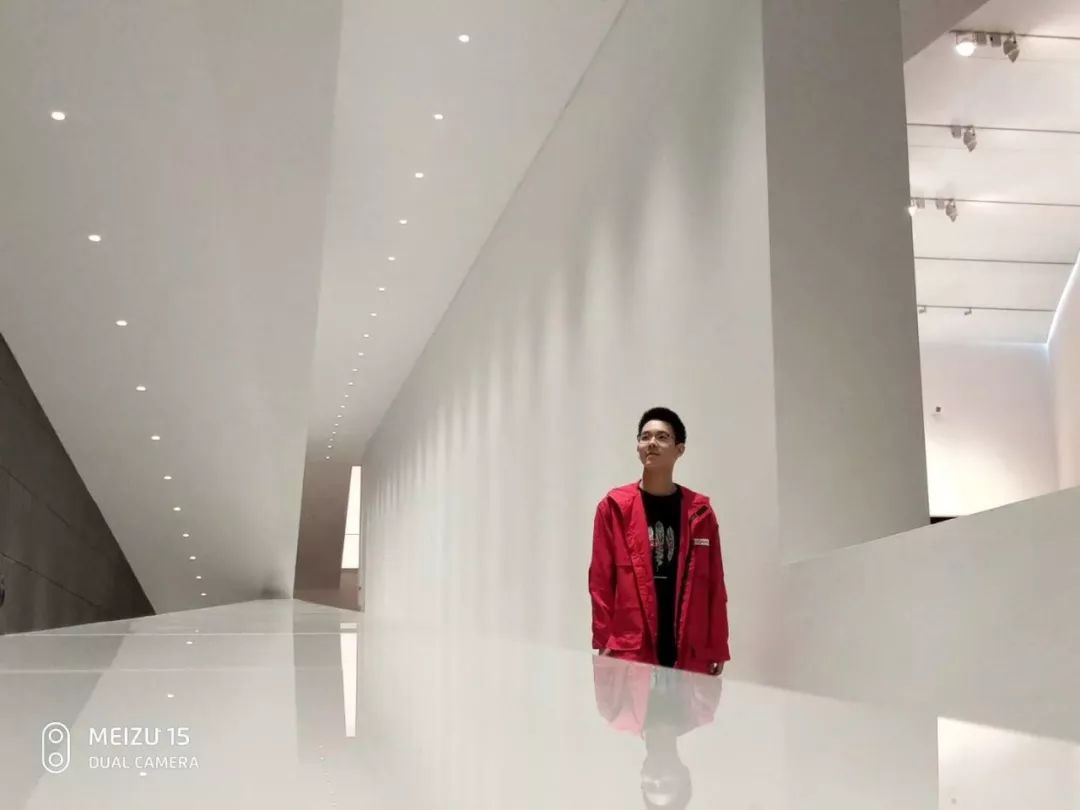 高新一中走出的“北大学长”郑方一，央视主持彰显五四青年风采！