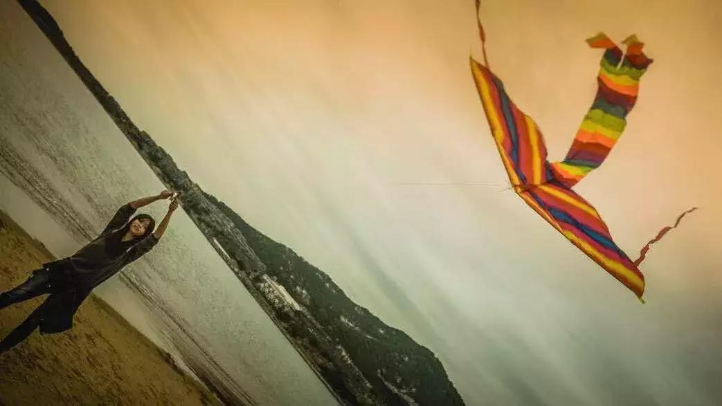 「故事」写给职场人士的身心保健方法：嚼蜂窝煤、骂男朋友、扣墙皮