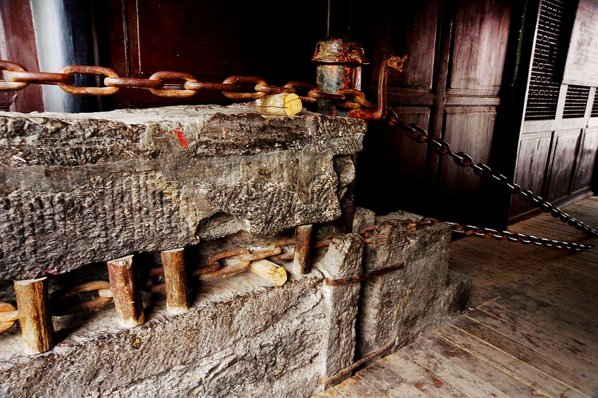 终于弄清楚，红军长征时飞夺的泸定桥由12164个铁链组成