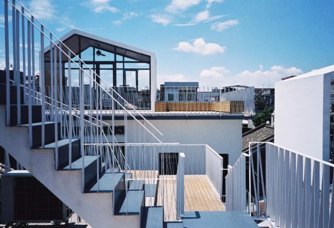 居民楼改造成私人会所,自住楼房改造民宿