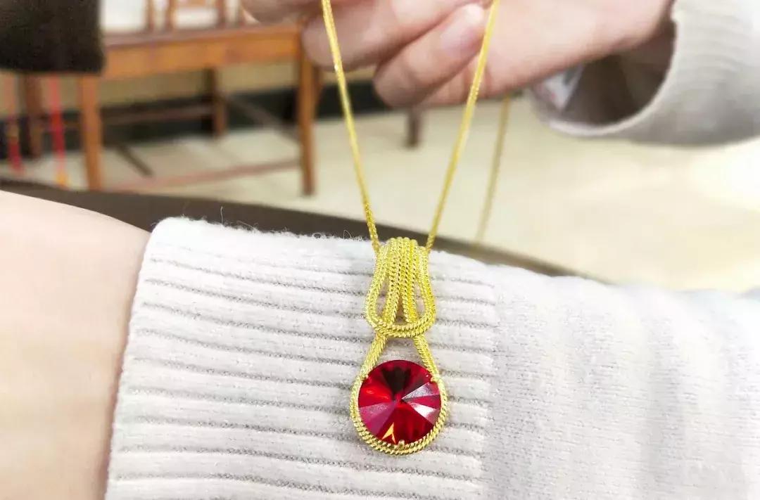 本命年珠宝首饰,女士本命年红袜子保暖内衣