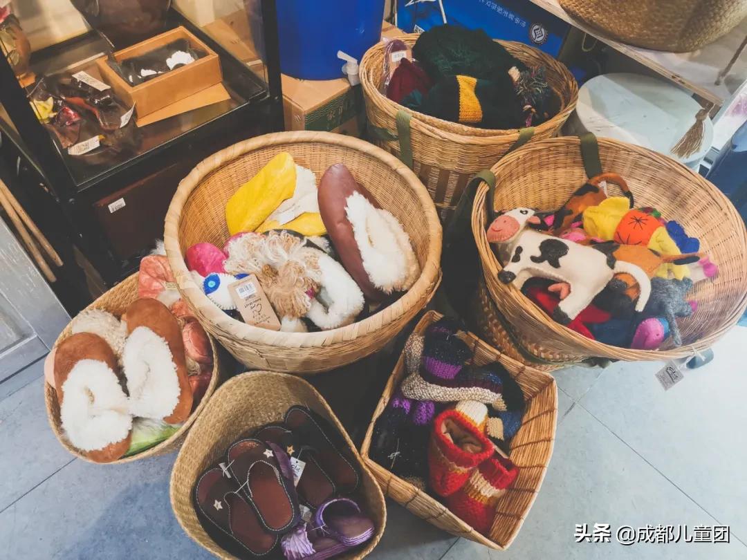 在成都这些小众的杂货铺里，藏着女娃娃最乖的头花