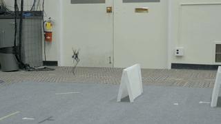 那个UC伯克利弹跳机器人可以蹦到户外玩耍了!还是靠那一条腿