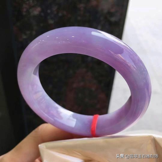 大学生暑假打工赚了6800,给母亲买礼物却被无良主播骗去买假玉