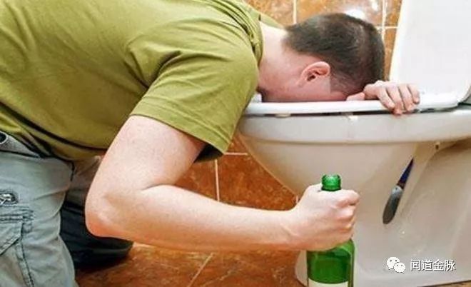 醉酒后头痛吃什么药,醉酒后第二天吃什么食物缓解头痛