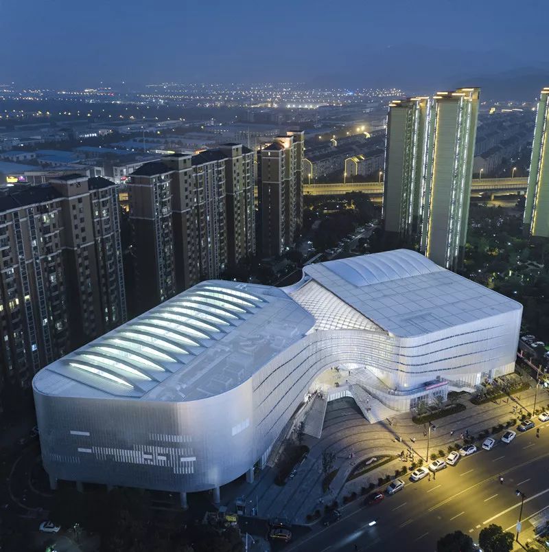 火爆到车都停不下！高新区又一综合体试营业，还有一个……