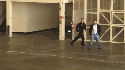 纸飞机能飞多远?美国大叔用A4纸折出吉尼斯记录,至今无人超越