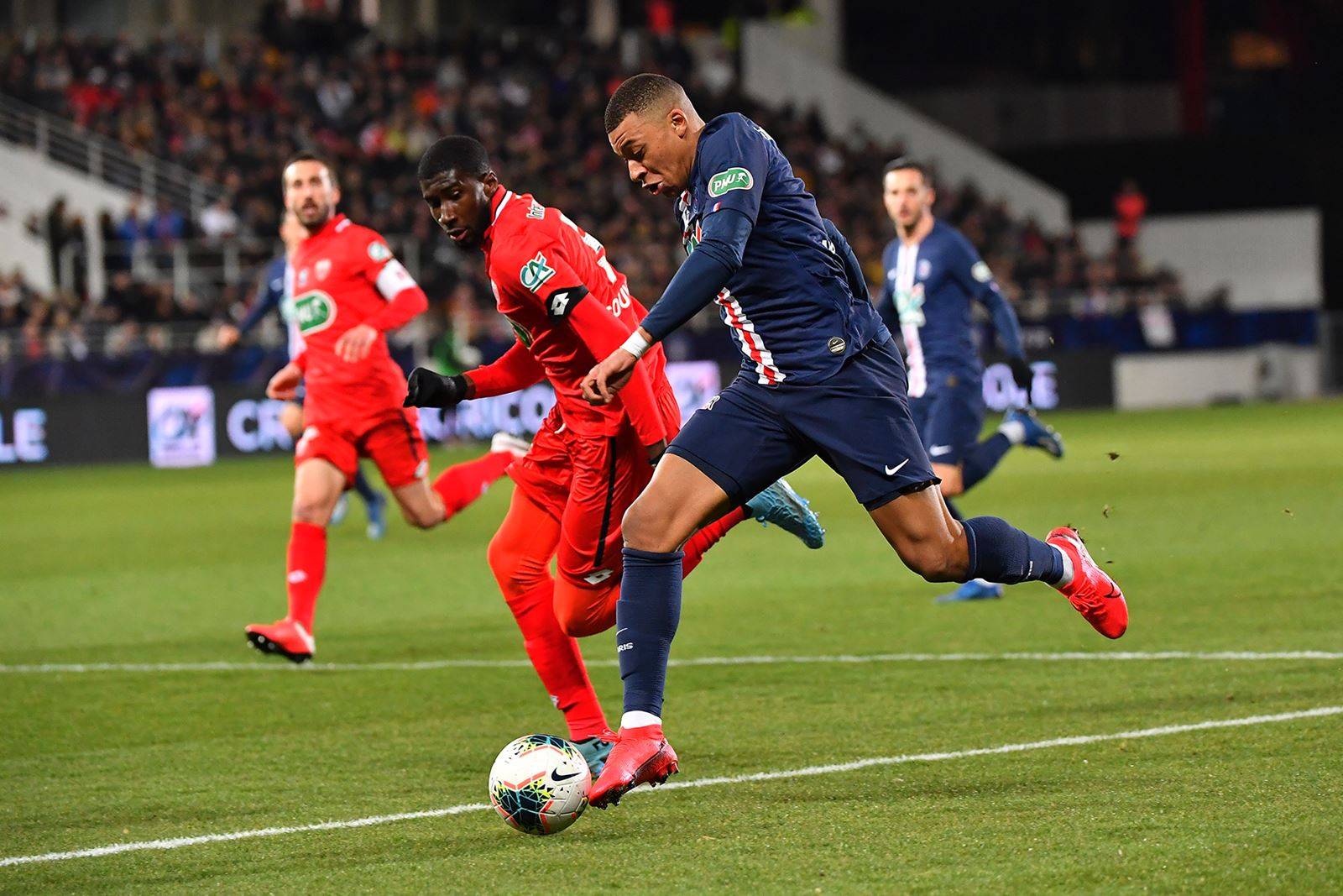 大巴黎3-1胜梅斯,大巴黎4-0第戎内马尔队长