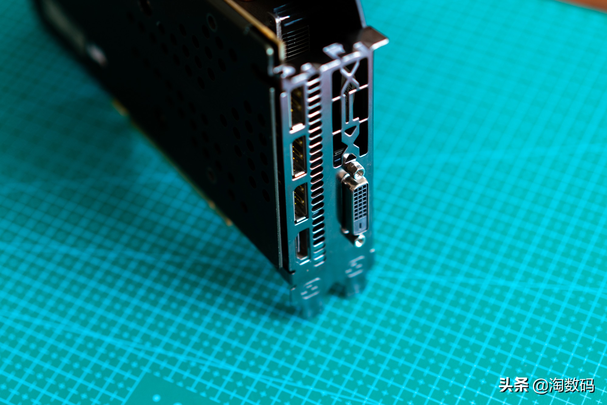 300元AMD显卡,amd300元吃鸡电脑