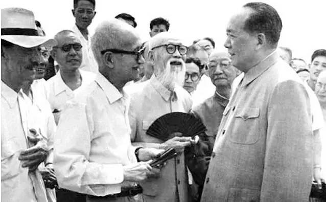 毛主席生前每月工资多少？中南海地下室发现的“废纸”，揭开谜团