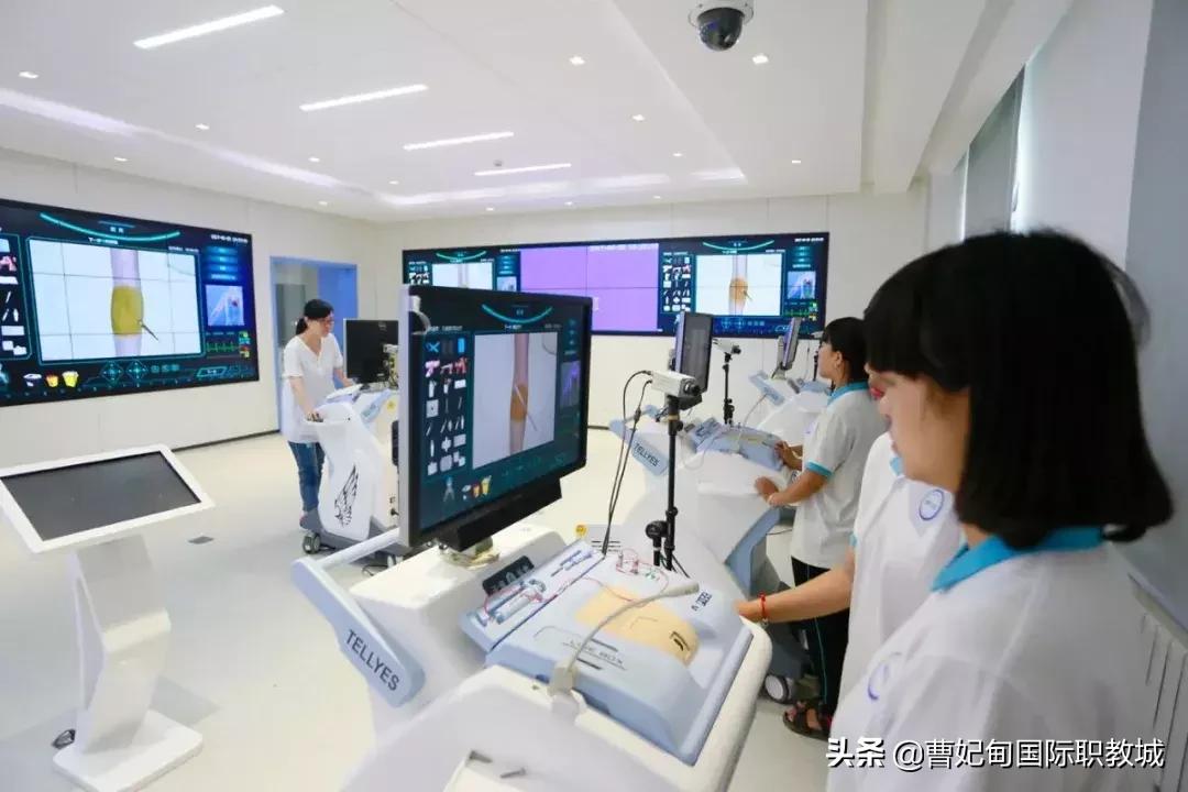 让我们走近白衣天使,走近白衣天使听听他们的心声