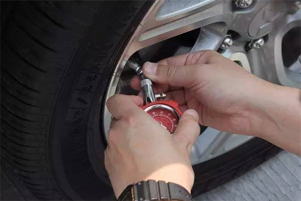 车轮吃胎胎噪大,车轮吃胎高低不平怎么解决