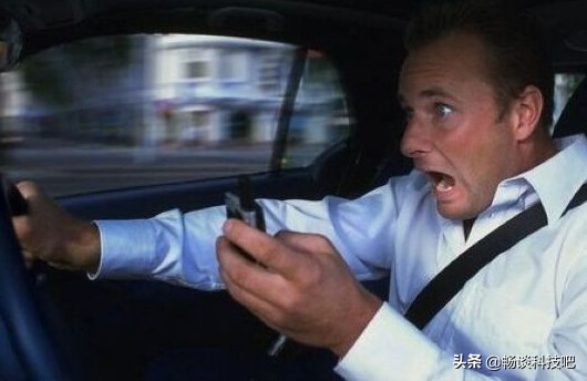 刚刚，腾讯正式宣布，将微信搬上汽车，开车时将手机彻底抛弃