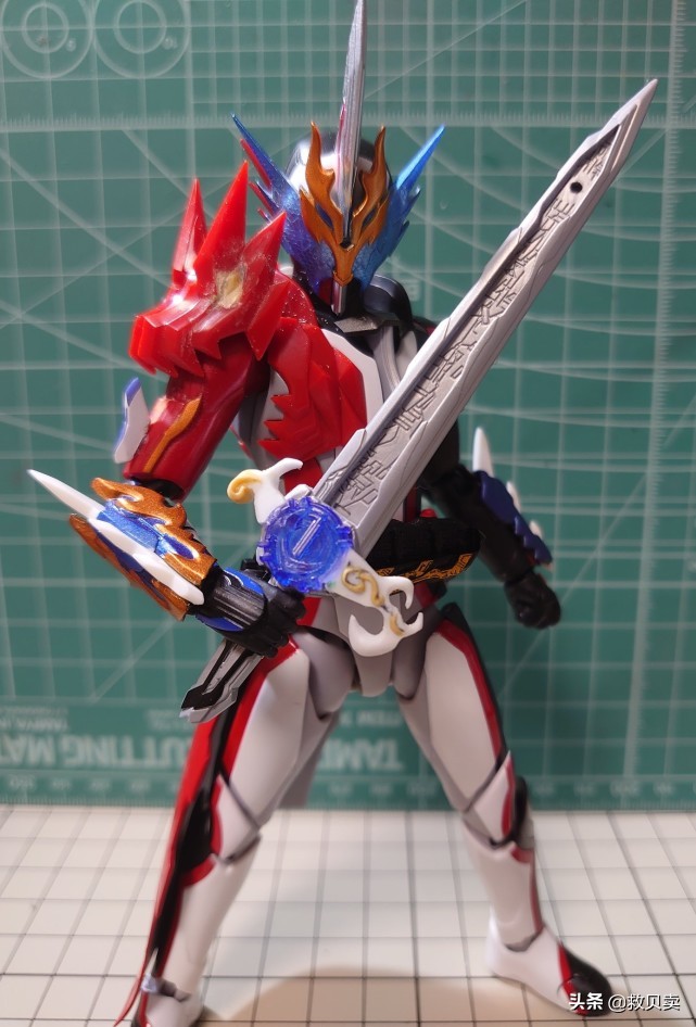 假面骑士圣刃魔改手办,假面骑士克罗兹手办改造