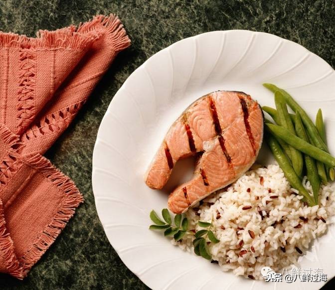 有人拿什么鱼冒充三文鱼,怎么分清楚真假三文鱼