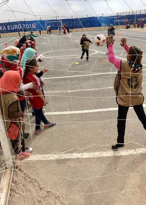 暖阳下的快乐足球,夜幕下的快乐足球