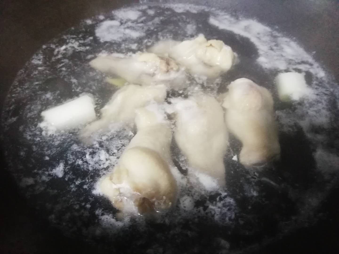 怎么做炸鸡腿不费油大鸡腿,如何炸鸡腿才能使鸡腿好吃