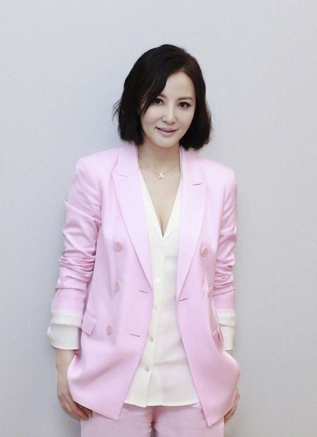 小陶虹年轻穿搭,陶虹穿大衣