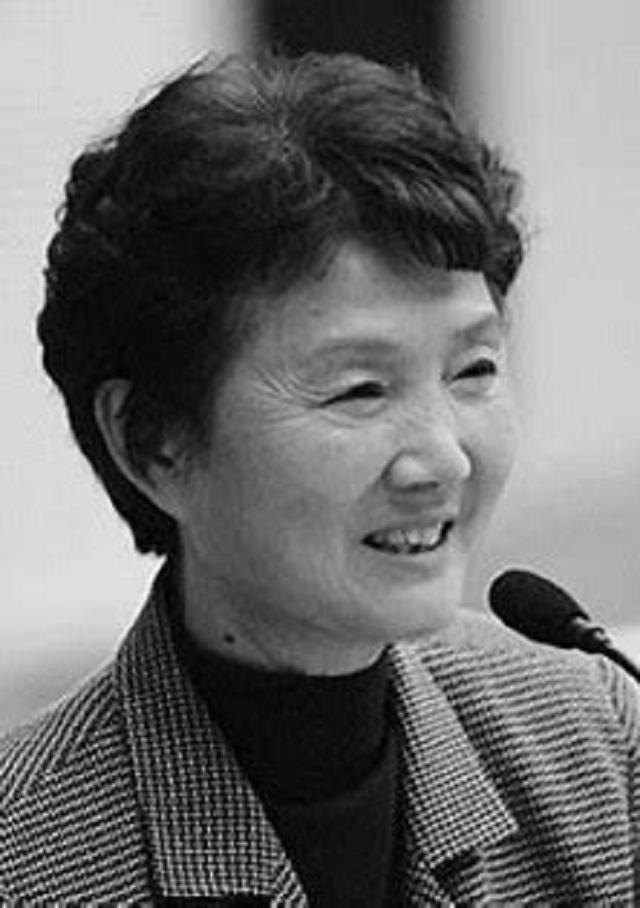 他一生娶妻三次，曾是*剑英叶**女婿，78岁迎娶女学生，81岁老来得女