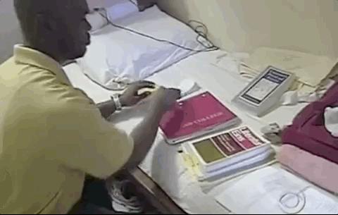 52岁保安获得厦门大学学士学位,51岁保安获厦大学士学位后再写书