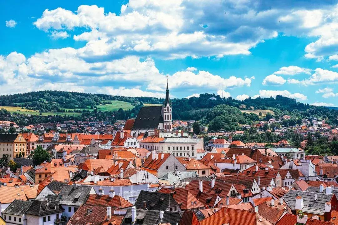 最适合穷游的3个国家景美物价低,比国内旅游还便宜的10个国家