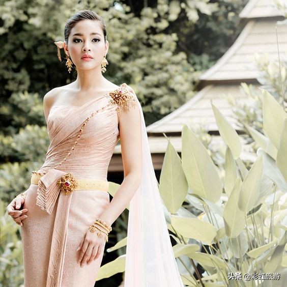 泰国的民族服装是怎么样的,泰国传统服装泰服