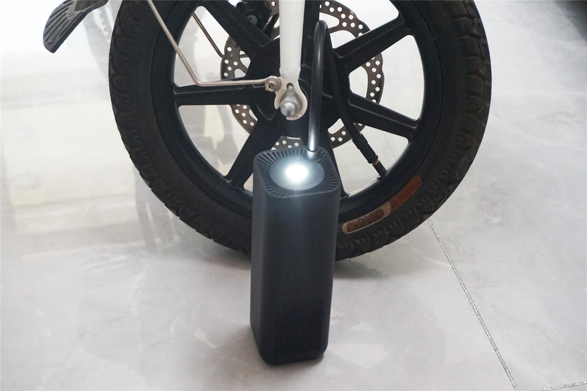 开车遇到胎压不足,跑长途车胎没气用什么打气好