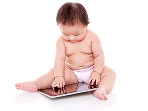 宝宝不会走路的时候，就会用平板了，宝妈宝爸们一定要注意了！