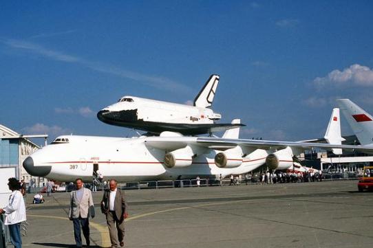 安225降落波兰机场,安225运抵中国全过程