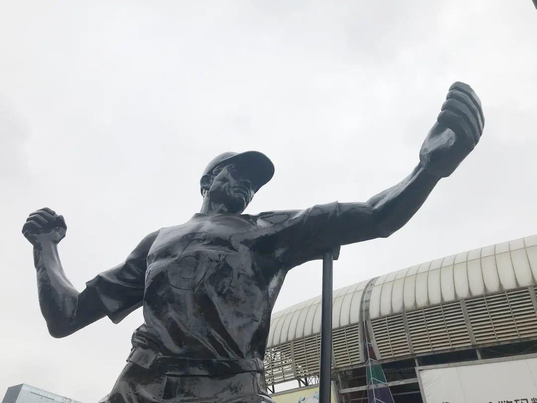 生命运动的颂歌──新亚洲体育城体育艺术广场系列雕像欣赏