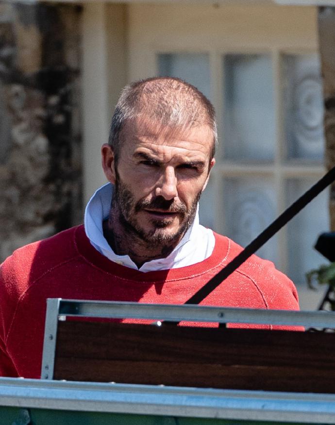 45岁贝克汉姆“秃了”!剪短发带小七公主逛街,地中海趋势太明显