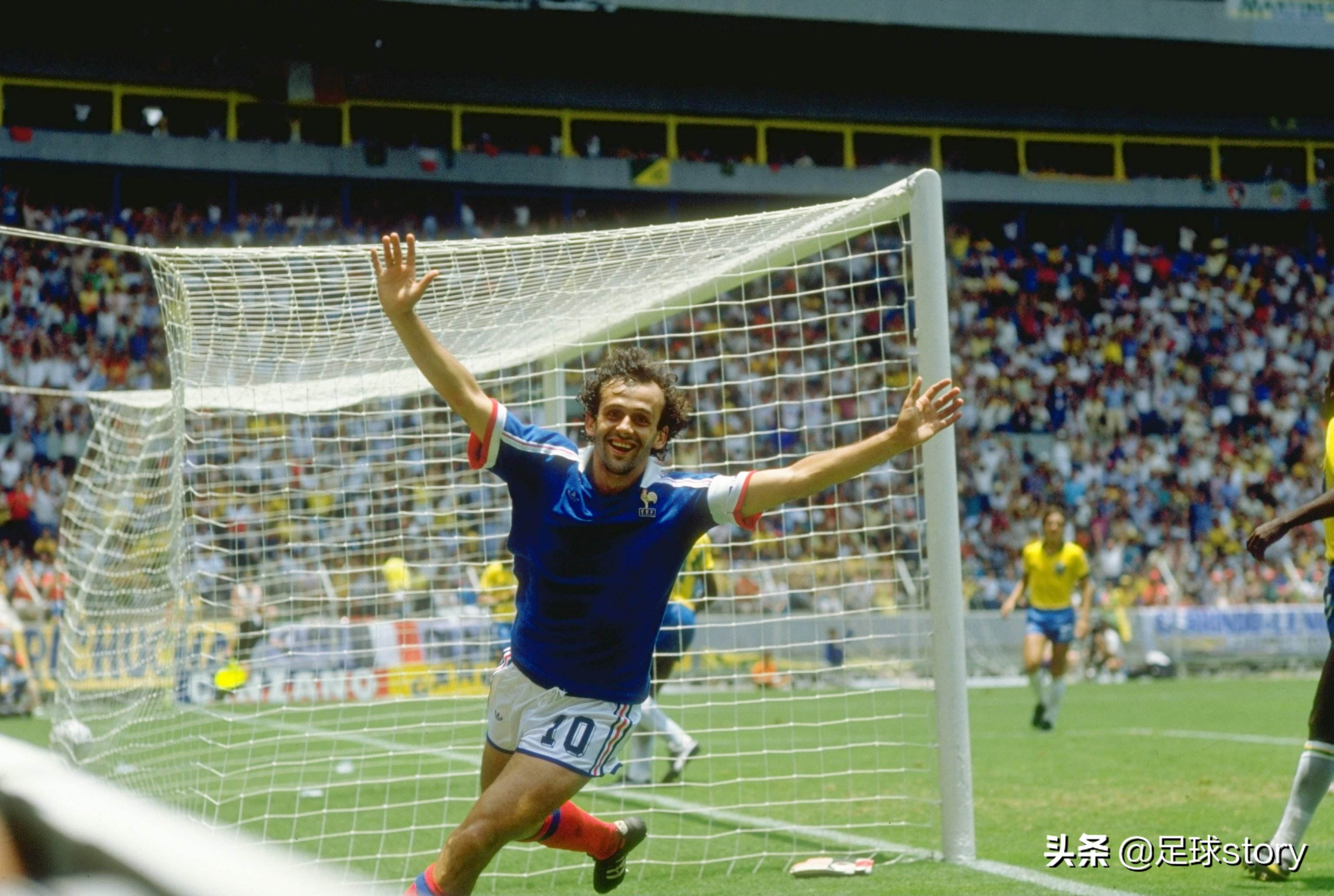 历史上伟大的左边锋,足球世纪十大前腰