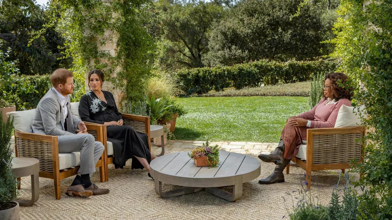 梅根凯特穿搭,梅根凯特穿碎花裙