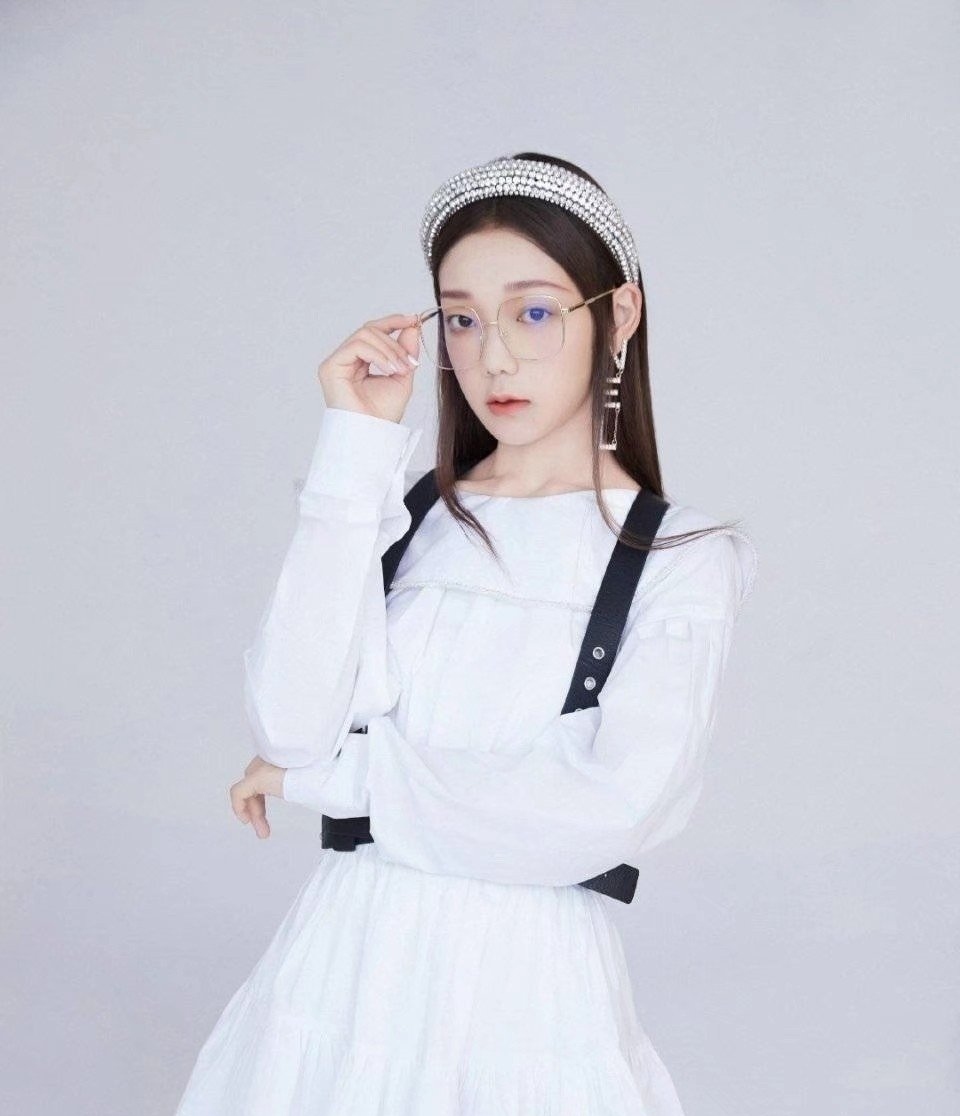 大小眼女生如何变美,女生眼距宽对颜值的影响