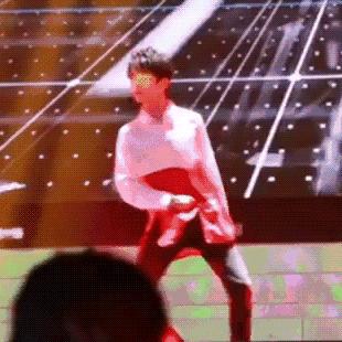 肖战王一博蔡徐坤易烊千玺同框,火箭少女跳扭胯