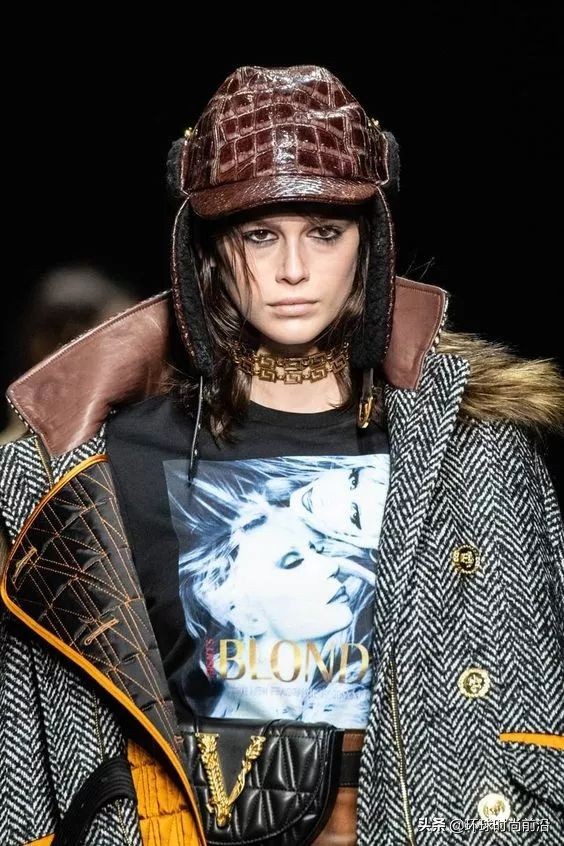 适合冬季脸大显脸小的帽子 (大圆脸适合什么帽子秋冬)