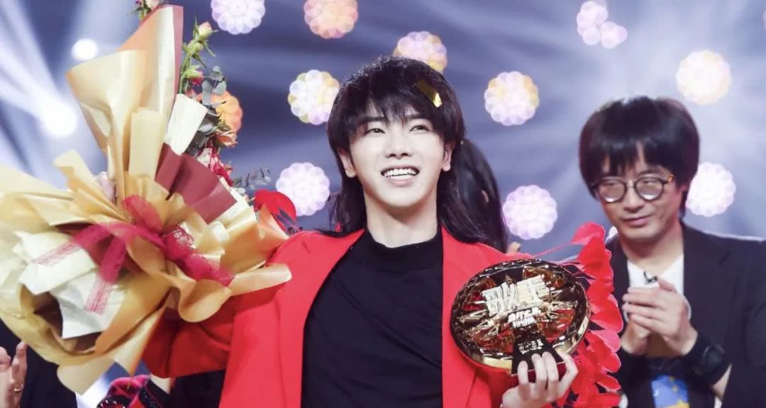 为什么听华晨宇的歌会想哭,为啥华晨宇的歌一般人欣赏不来