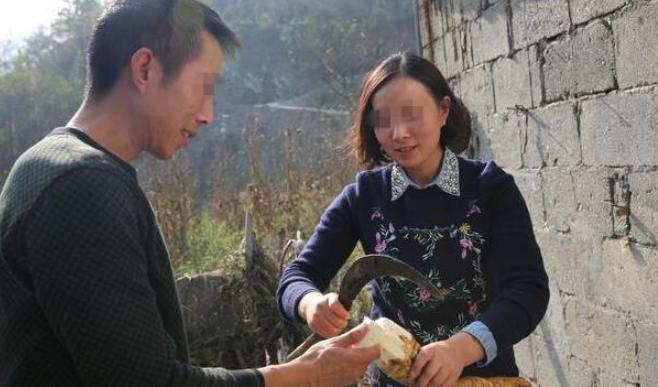 父母双亡姐姐把弟弟养大，弟弟结婚在婚礼现场说一话，全场落泪！