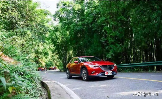 火拼轿跑SUV市场谁才是穿着AJ运动鞋“年轻潮人”？