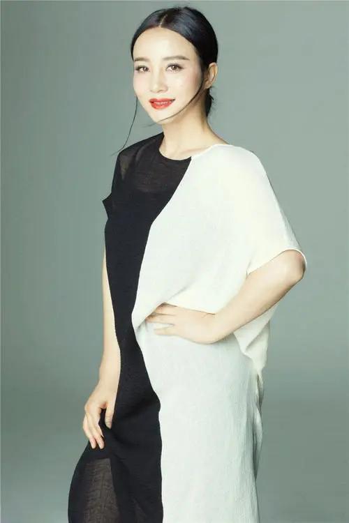 51岁陶虹风波后现身,47岁陶虹婚姻状况