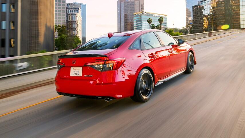 思域对比雅阁哪个更值得买,新款思域对比雅阁