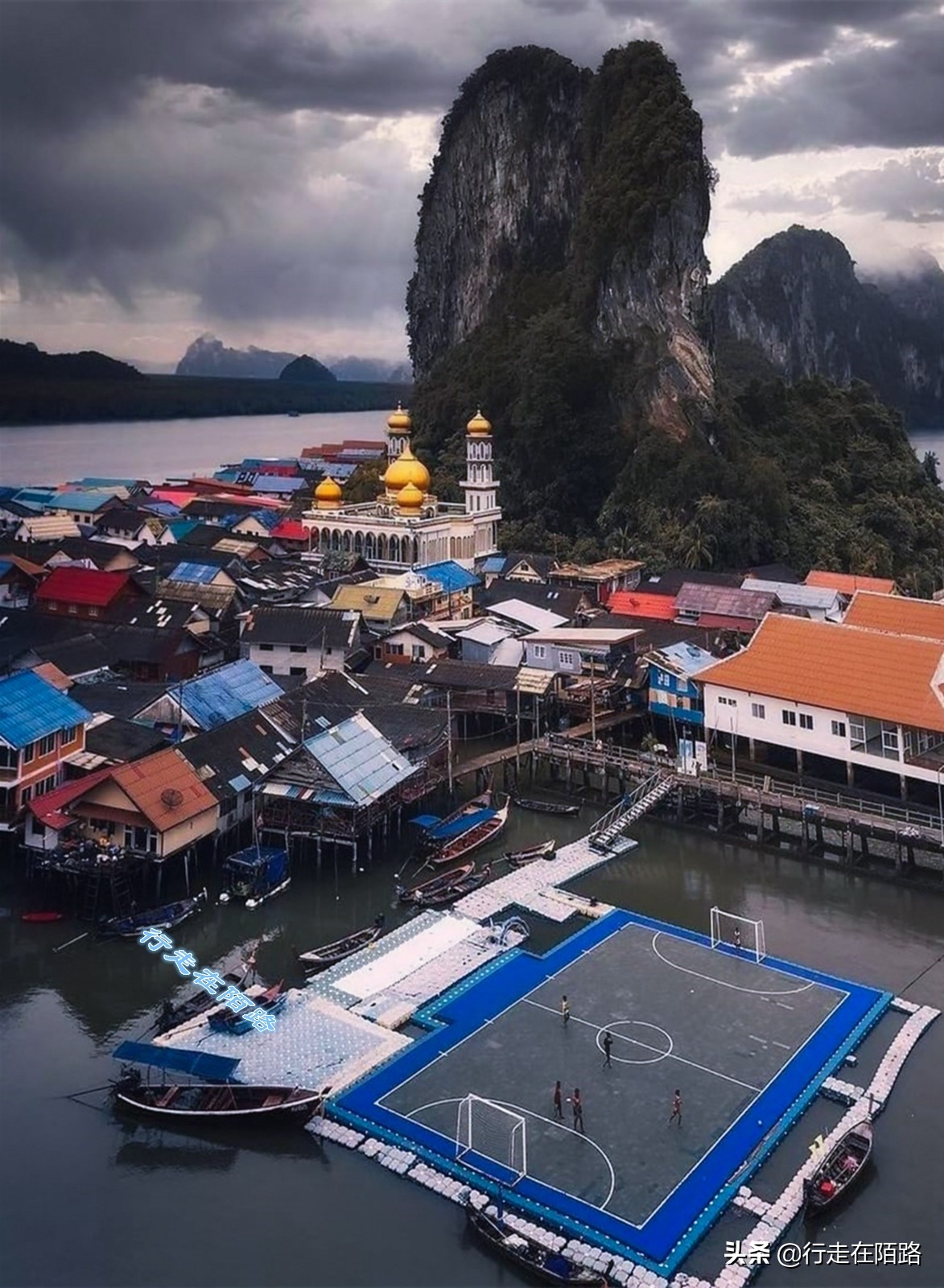 泰国唯一的回民村：房子踩高跷、足球水上踢，饭菜最难吃