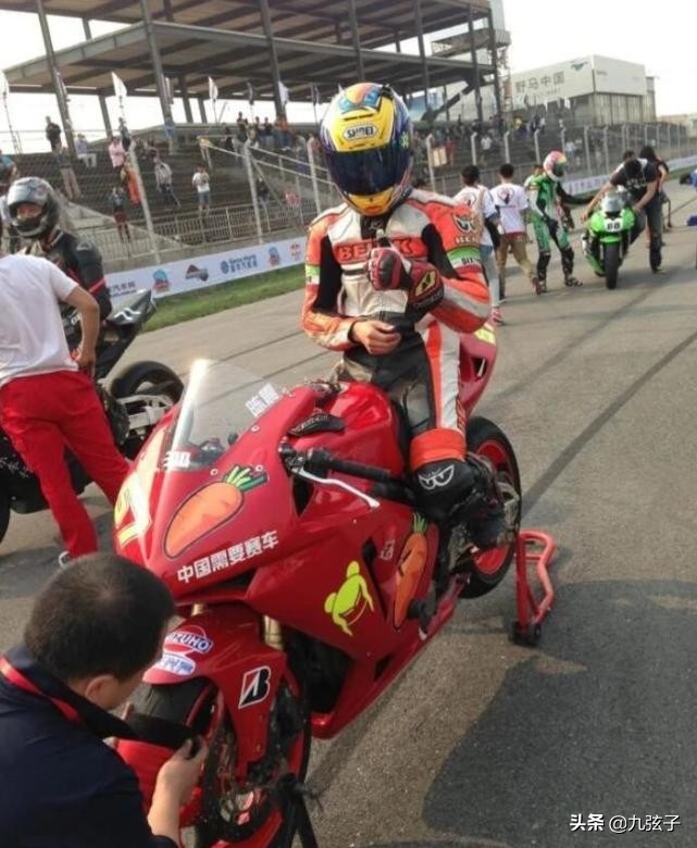 车评人陈震二环开什么车,二环十三郎陈震和车的合影