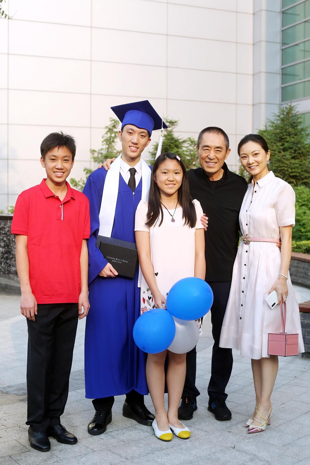 陈婷比张艺谋小多少岁,陈婷多少岁给张艺谋生孩子