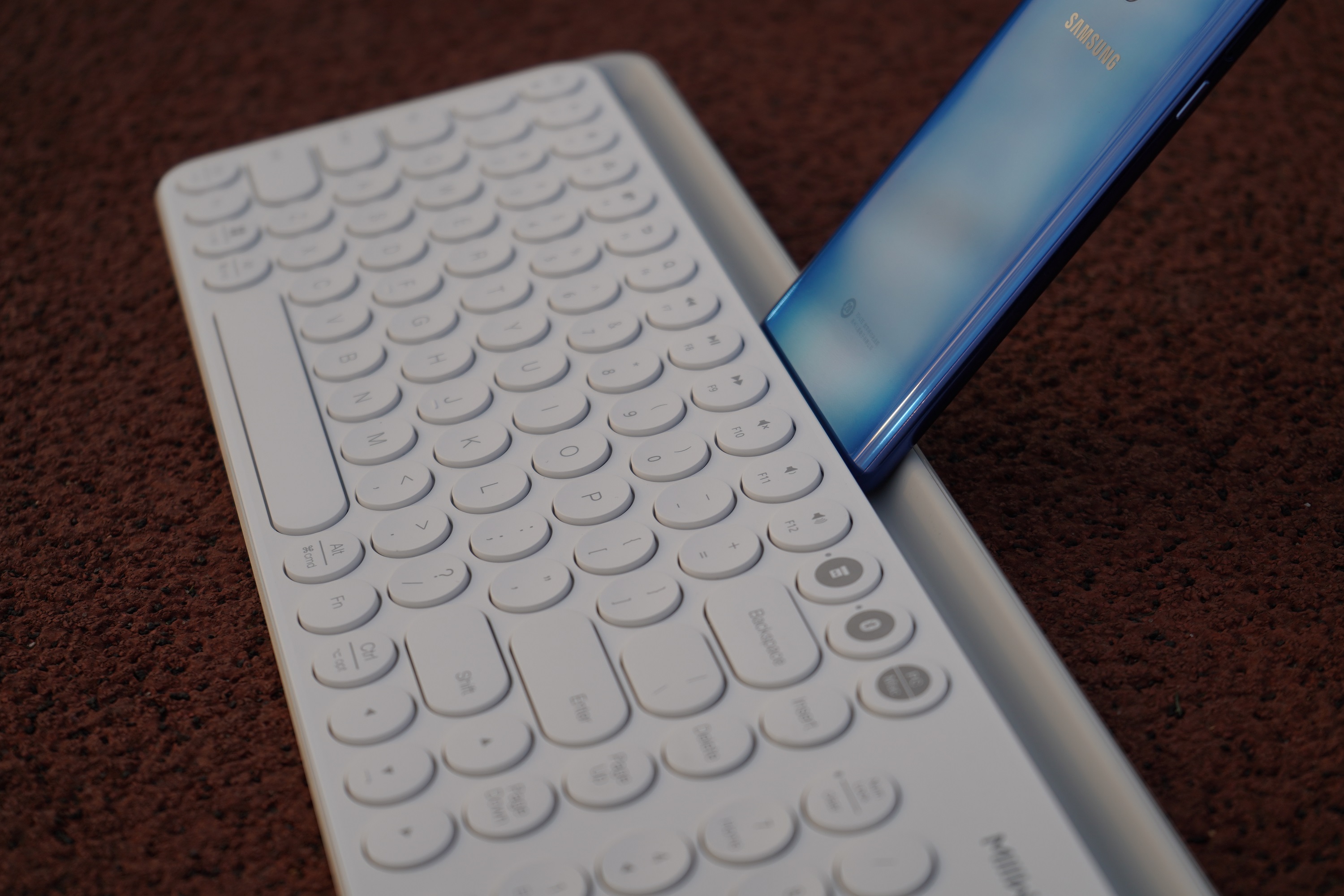 高颜值高质量的蓝牙键盘,米物双模键盘手感