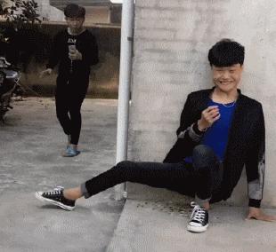 姑娘，请放开那个棒棒糖好么，就让我来承受这只棒棒糖的痛苦吧